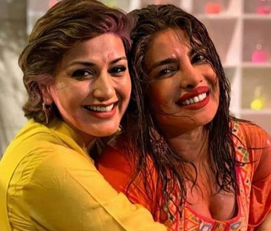 ईशा अंबानी की होली पार्टी में प्रियंका-निक की मस्ती, Inside Photos वायरल