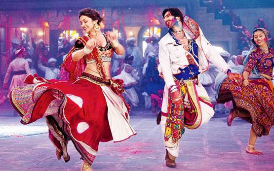 वो बॉलीवुड फिल्में जिनमें होली सीक्वेंस में आया सबसे बड़ा ट्विस्ट