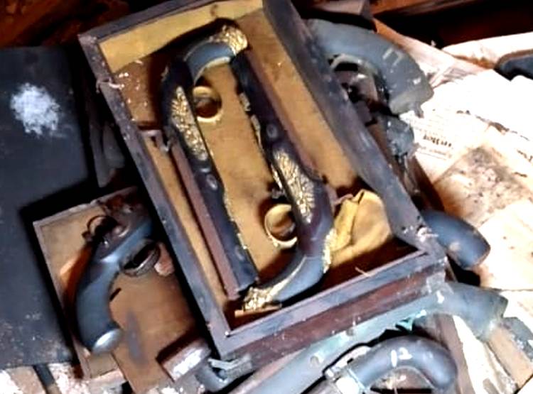 नवाब की आर्मरी से न‍िकले एंटीक हथियार, सेना ने द‍िखाई दिलचस्पी