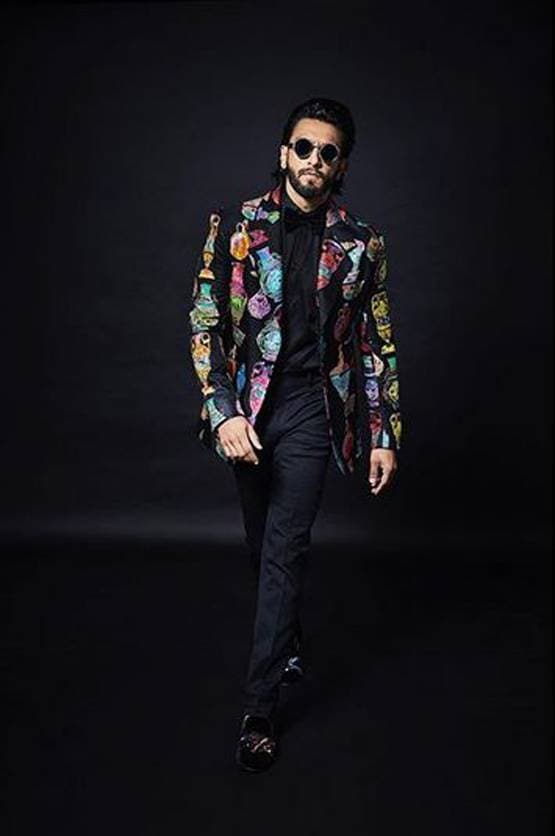 रणवीर सिंह के लेटेस्ट लुक के दीवाने हुए फैन्स, वायरल हैं ये तस्वीरें