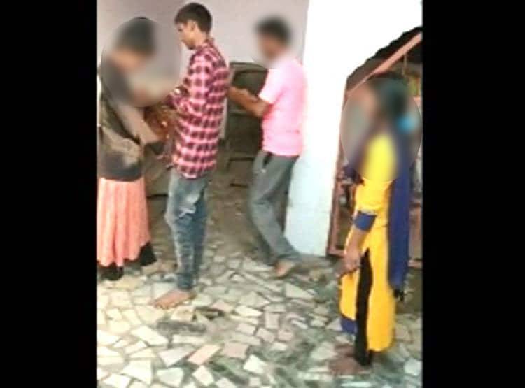 2 लड़कियों से मंदिर में अनोखी शादी, दोनों की मांग में भरा स‍िंदूर