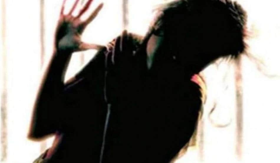 घर में अकेली थी लड़की, अंदर घुसकर युवक ने किया रेप फिर काट दी नाक