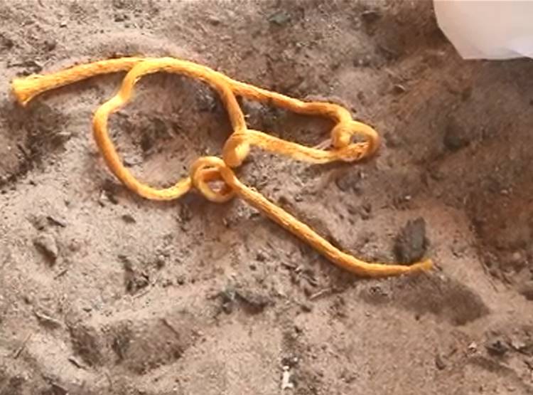 तांत्र‍िक अंदर करता रहा लड़की का रेप, बाहर बैठा रहा पर‍िवार