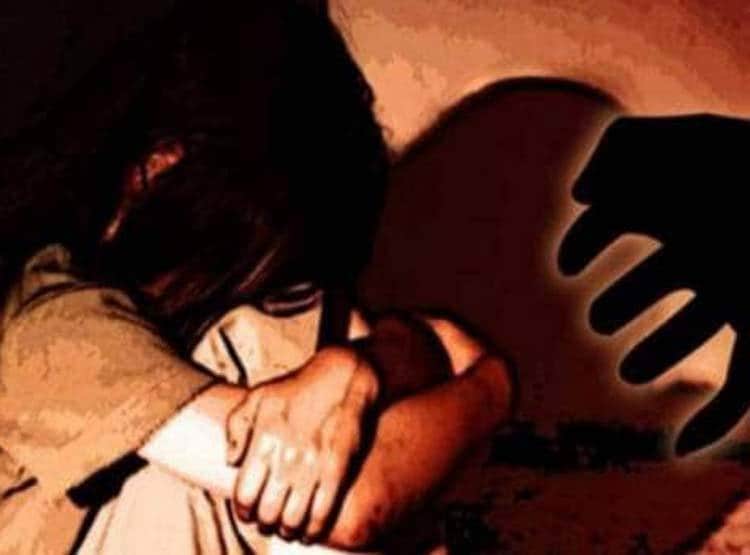 घर में अकेली थी लड़की, अंदर घुसकर युवक ने किया रेप फिर काट दी नाक