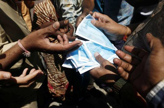 कोरोना वायरस: एक्सपर्ट से जानें कितना सेफ हैं बस-ट्रेन-मेट्रो का सफर