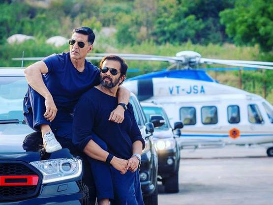 कभी 35 रुपये सैलरी पर किया है काम, आज एक फिल्म में डायरेक्शन के लेते हैं 15 करोड़