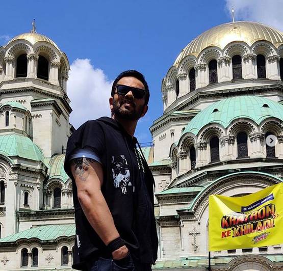 कभी 35 रुपये सैलरी पर किया है काम, आज एक फिल्म में डायरेक्शन के लेते हैं 15 करोड़