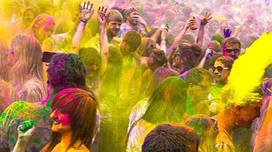 499 साल बाद होली पर शनि-गुरु का अद्भुत संयोग, राशियों पर ऐसा असर