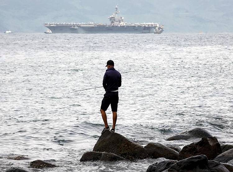 अमेरिकी नौसेना के 3 जवान कोरोना संक्रमित, युद्धपोत पर थे 5 हजार तैनात