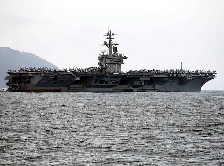 अमेरिकी नौसेना के 3 जवान कोरोना संक्रमित, युद्धपोत पर थे 5 हजार तैनात