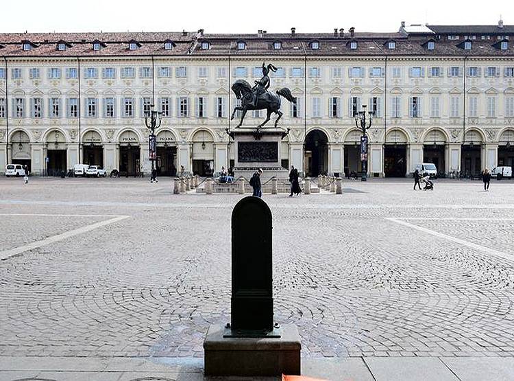 लापरवाही से कोरोना फैलाया तो इस देश में चलेगा हत्या का केस