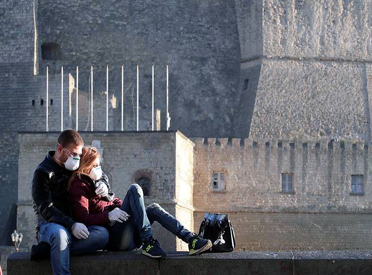 लॉकडाउन में बढ़ा रोमांस, राशन-सब्जी ही नहीं कंडोम की भी बढ़ी खपत