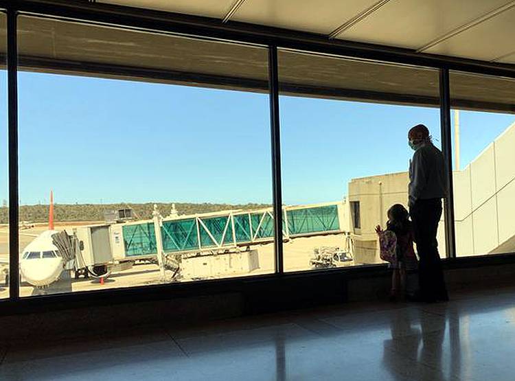 कोरोना से जाएंगी 5 करोड़ नौकरियां, इस सेक्टर में 25% बुकिंग्स कैंसिल