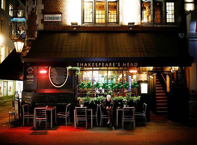 कोरोना सुन ले...अकेले हैं तो क्या गम है, देखिए दुनिया की पॉजिटिव तस्वीरें