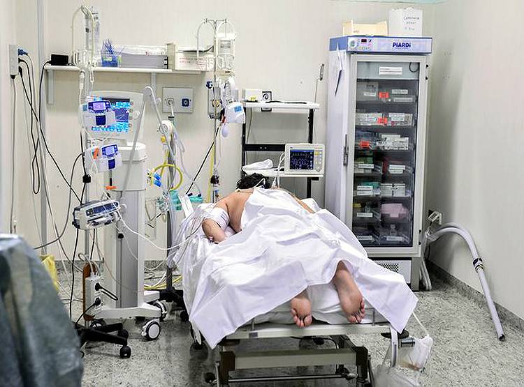 कोरोनाः लंदन में 3 दिन में कम पड़ जाएंगे ICU के बेड, कैसे होगा इलाज?