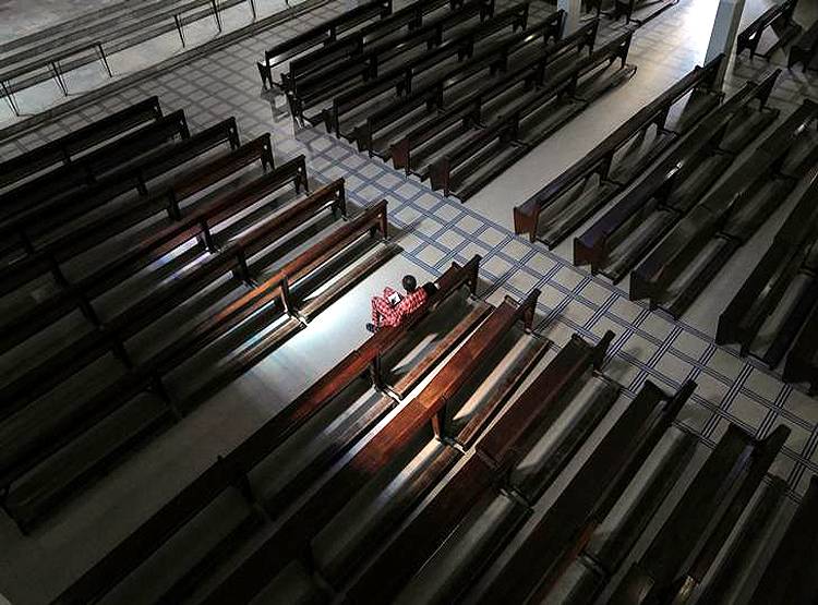 कोरोना सुन ले...अकेले हैं तो क्या गम है, देखिए दुनिया की पॉजिटिव तस्वीरें