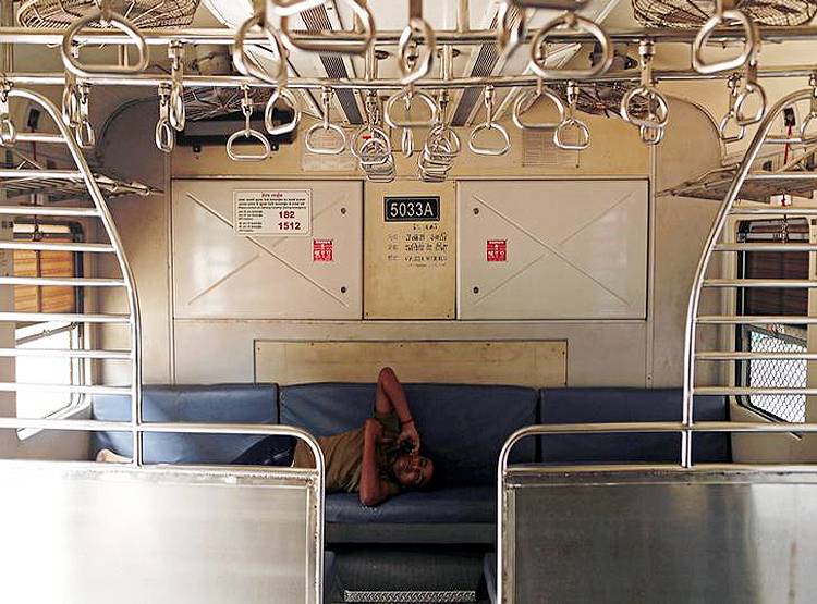 कोरोना सुन ले...अकेले हैं तो क्या गम है, देखिए दुनिया की पॉजिटिव तस्वीरें