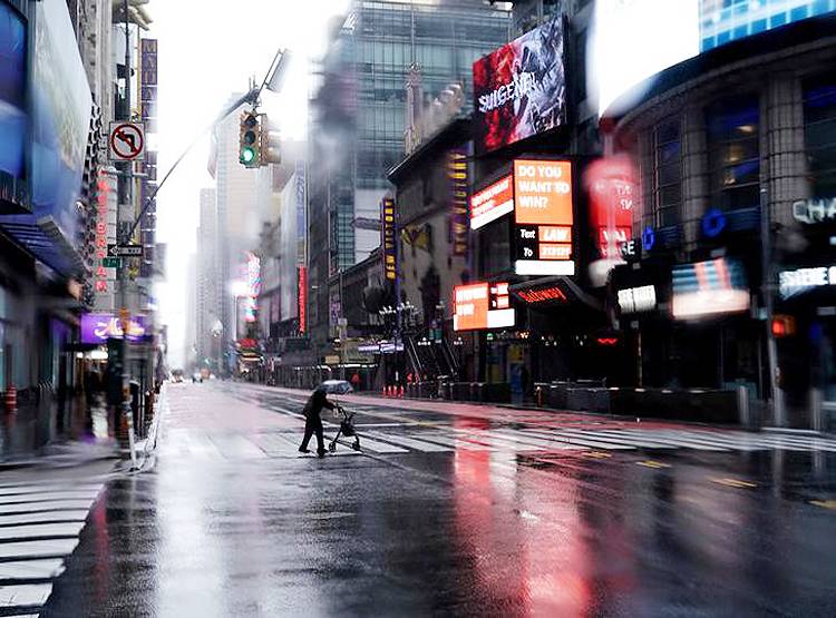 कोरोना सुन ले...अकेले हैं तो क्या गम है, देखिए दुनिया की पॉजिटिव तस्वीरें