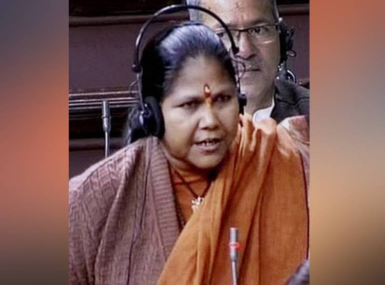 चक्की चलाती नजर आईं मोदी सरकार की मंत्री, साध्वी का वीडियो वायरल