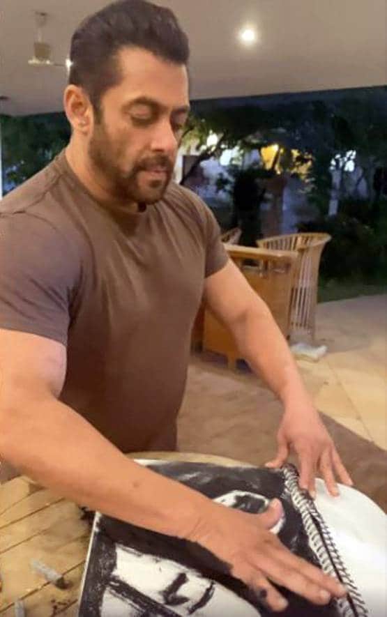 सारा ने बनाया ऑमलेट, तैमूर ने लगाए पौधे, कुछ यूं बीता स्टार्स क्वारनटीन