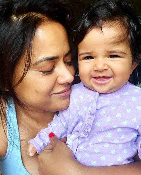 अपने बच्चों को इस खास नाम से बुलाती हैं समीरा रेड्डी, Photos