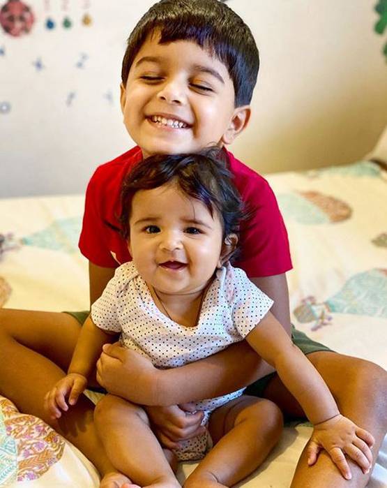 अपने बच्चों को इस खास नाम से बुलाती हैं समीरा रेड्डी, Photos