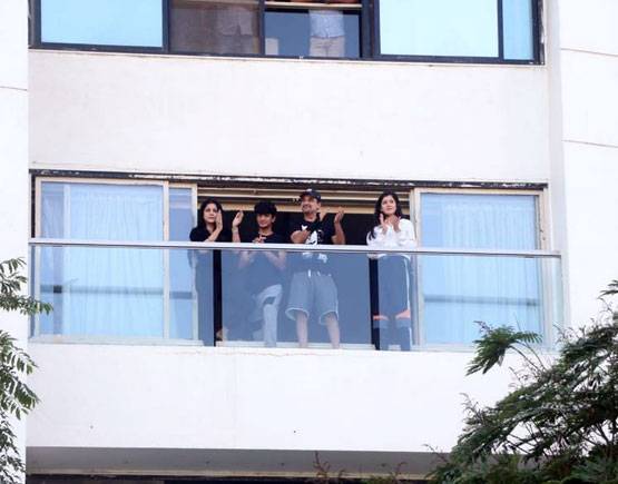 कोरोना कमांडोज को कपूर परिवार का सलाम, अर्जुन संग दिखीं मलाइका