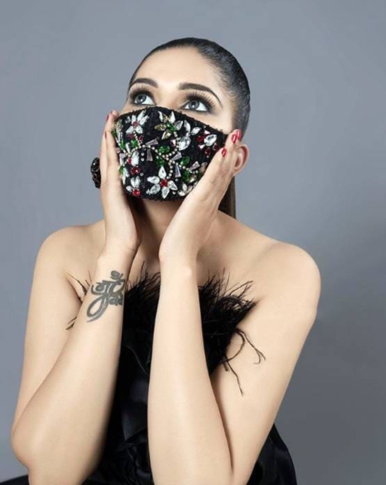 कोरोना के कहर में सपना का डिजाइनर मास्क, खास अंदाज में करवाया फोटोशूट