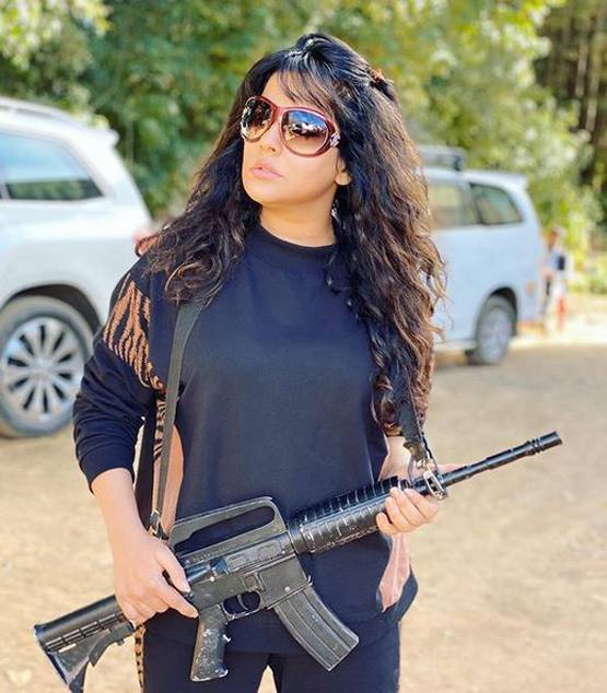 जुड़वा बच्चों को जन्म देने के बाद एक्ट्रेस को हुई परेशानी, कहा- दिनभर रोती थी