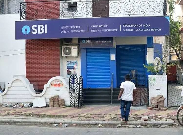 YES बैंक संकट से सहमे SBI के निवेशक, ग्राहकों पर क्‍या होगा असर?