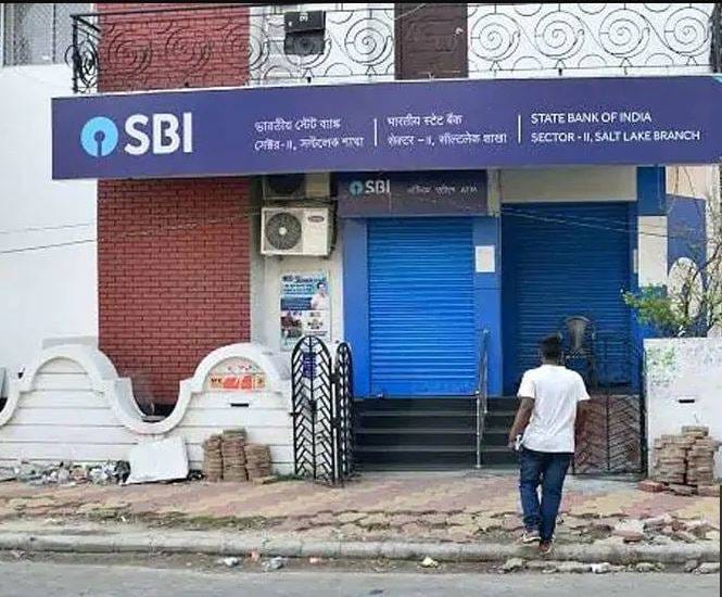 SBI देगा इमरजेंसी लोन, तेल-गैस संकट से निपटने को IOC ने की तैयारी