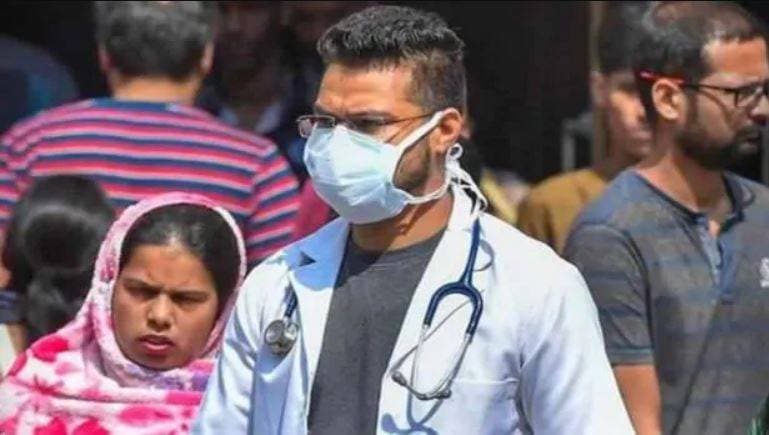 सावधानी से करें सैनिटाइजर का यूज, जल गया इस युवक का शरीर