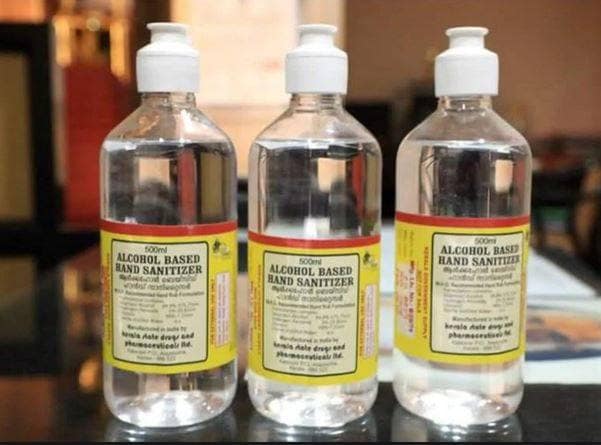 सावधानी से करें सैनिटाइजर का यूज, जल गया इस युवक का शरीर