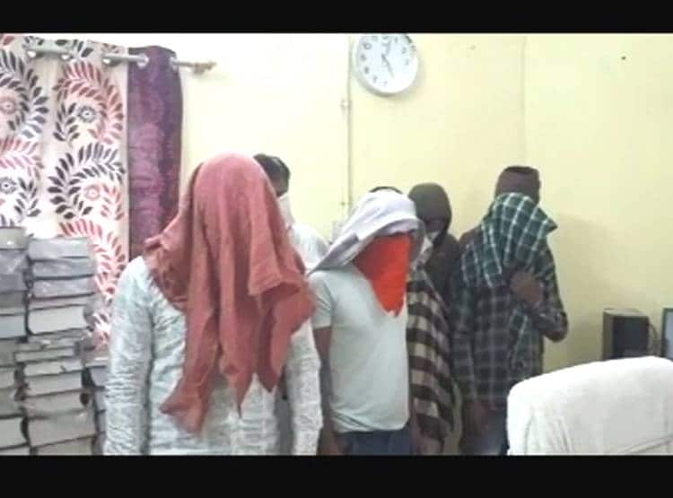 सेक्स रैकेट में पकड़ी गई लड़कियां, पुल‍िस से कहा-ट्यूशन पढ़ने आए थे