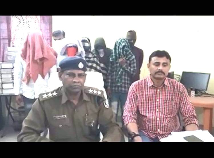 सेक्स रैकेट में पकड़ी गई लड़कियां, पुल‍िस से कहा-ट्यूशन पढ़ने आए थे