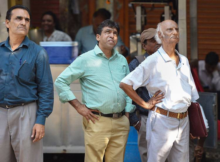 कोरोना पर एक ऐलान और भारत से US तक बाजार में मचा हाहाकार