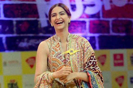 कनिका के सपोर्ट में सोनम-ऋषि, ट्रोल्स ने जमकर सुनाई खरी-खरी