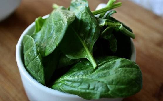 बीमारी से लड़ने की ताकत बढ़ानी है तो खाने में शामिल करें ये 15 चीजें