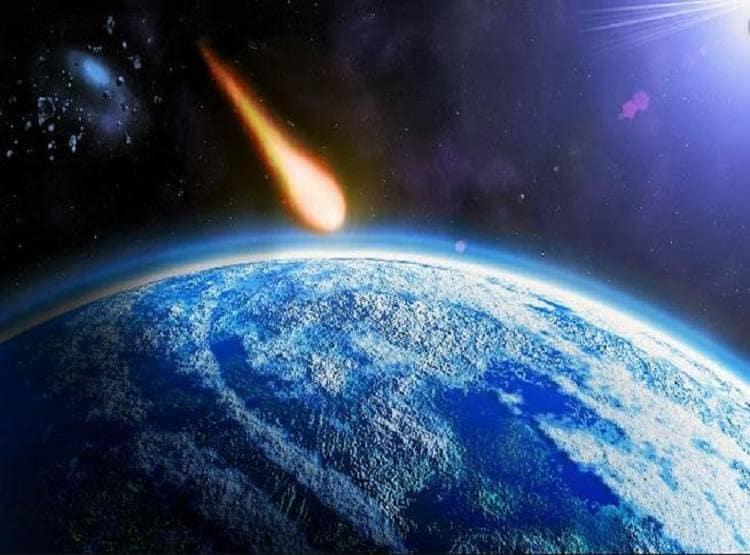 धरती की तरफ बढ़ रहा एवरेस्ट से बड़ा उल्का पिंड, होगी टक्कर?