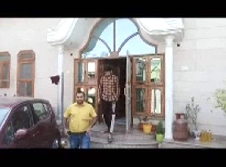 एयरपोर्ट पर खड़े रह गए भारतीय छात्र, सता रहा 3 महीने के लॉकडाउन का डर