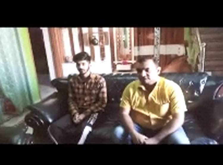 एयरपोर्ट पर खड़े रह गए भारतीय छात्र, सता रहा 3 महीने के लॉकडाउन का डर