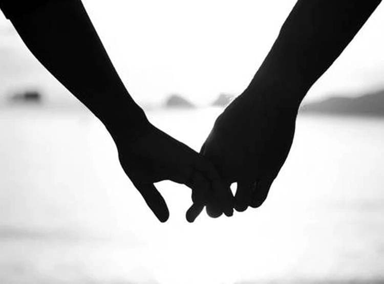 गले में फंदा डाल कपल ने सोशल मीड‍िया पर वीड‍ियो क‍िया अपलोड, इसके बाद...