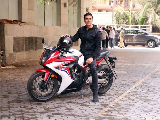 करोड़ों की गाड़ियों में सूर्यवंशी स्टार्स की धांसू एंट्री, दिखा दमदार स्वैग