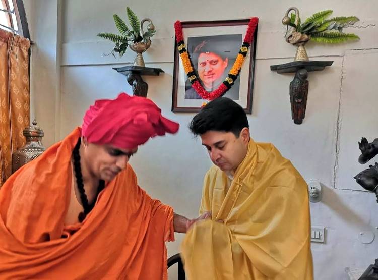 कोरोना से न‍िपटने के ल‍िए गोमूत्र पार्टी, कुल्हड़ में पि‍या जाएगा गोमूत्र