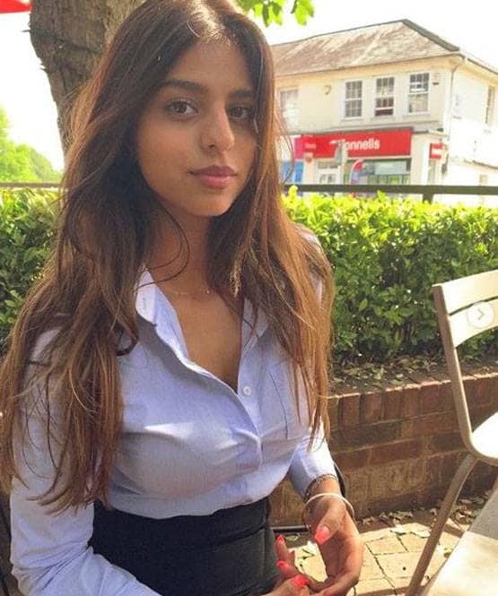 लॉकडाउन में बेटी सुहाना से मेकअप टिप्स ले रही हैं गौरी, शेयर की फोटोज