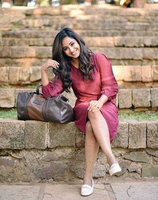 कोरोना से डर से इन स्टार्स ने आगे बढ़ाई शादी, एडवांस बुकिंग कराई कैंसिल