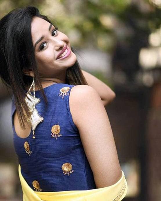 कोरोना से डर से इन स्टार्स ने आगे बढ़ाई शादी, एडवांस बुकिंग कराई कैंसिल