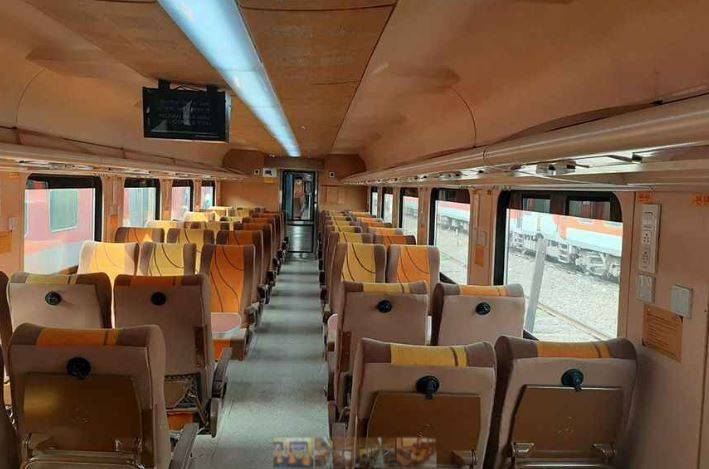 कोरोना वायरस ने रोकी ट्रेनों की रफ्तार, हमसफर-दुरंतो भी रद्द