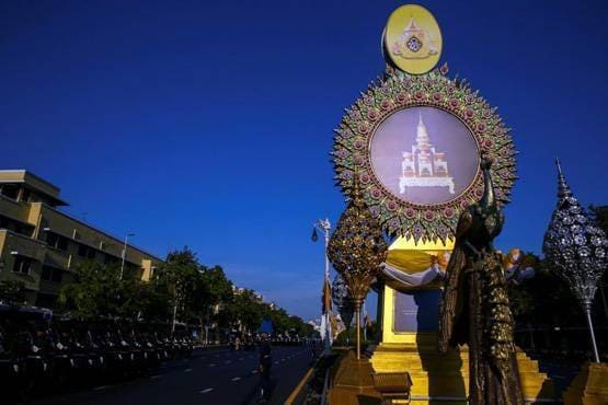 देश को कोरोना संकट में छोड़ थाईलैंड के राजा पहुंचे जर्मनी, भड़के लोग