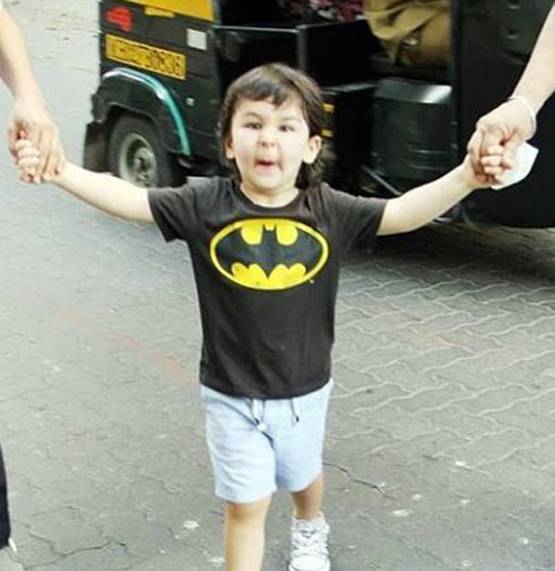 पापा सैफ के साथ निकले तैमूर, पैपराजी को देख ऐसे चिढ़ाया मुंह